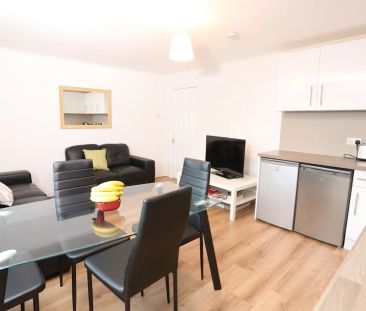 Paul Street – Room 3 - Photo 1