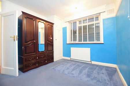 Gresham Drive, Romford, RM6 - Photo 5