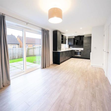 4 bedroom detached house to rent - Photo 4