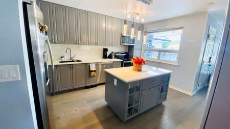 For Lease - 1601 Sandgate Crescent Unit# Main, Mississauga, Ontario - Photo 2