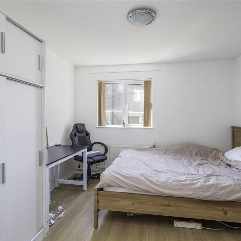 3 bedroom in Islington - Photo 1