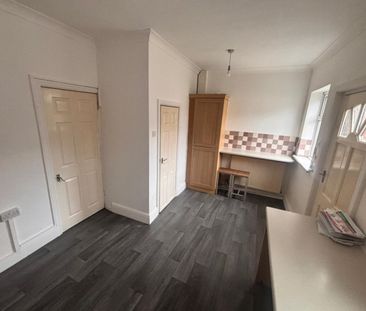 3 bed Terraced - To Let - Photo 4