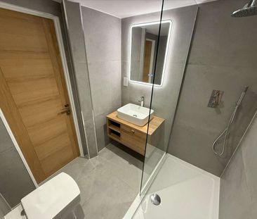 A newly converted 1 bedroom apartment to rent at Market Place in th... - Photo 1