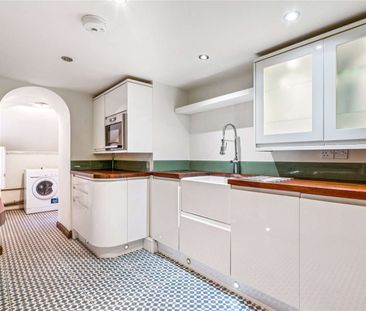 Spacious two bedroom apartment in the centre of Richmond - Photo 1