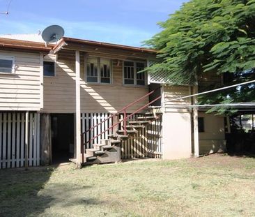 SAPCIOUS HIGH SET HOME - 2 BEDROOMS - SLEEPOUT - SUNROOM - LOUNGE -... - Photo 6