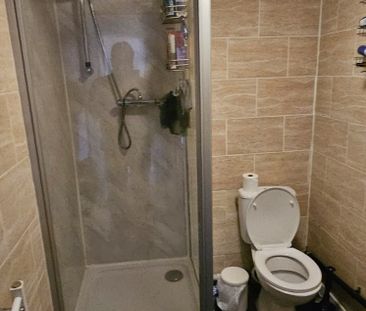 6 Bed - 14 Ashville Avenue, Hyde Park, Leeds - LS6 1LX - Student - Photo 4