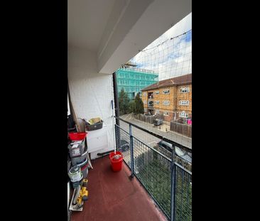 Room in a Shared Flat, Wood Green Station, N22 - Photo 4