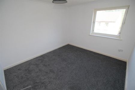 3 bedroom flat to rent - Photo 5