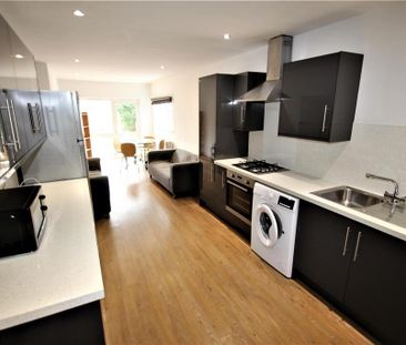 4 bedroom terraced house to rent - Photo 3
