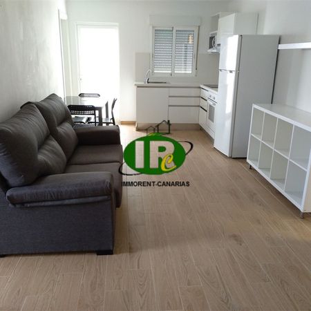 Wohnung mit 2 Schlafzimmern in oberer Etage mit Fahrstuhl und schöner Terrasse - Photo 2