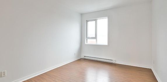 5 1/2 SAINT-BASILE-LE-GRAND adjacent SAINT-BRUNO-DE-MONTARVILLE - Photo 2
