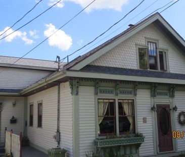 Charming 2 Bedroom Flat near Lake Banook! - Photo 4