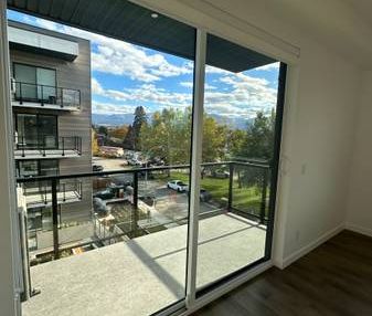 BEST AMENITIES IN KELOWNA 1 bedroom 1 bath - Photo 2