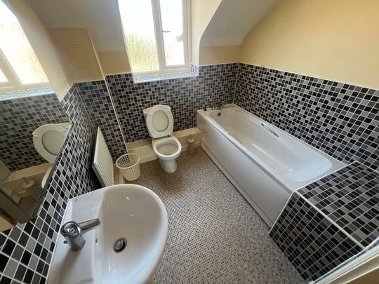 River View, Northampton - Photo 1