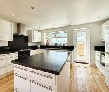 4 bedroom detached house to rent - Photo 5