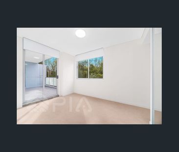 Modern 2 bedroom apartment close to amenities for lease - Photo 4