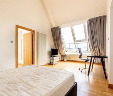 2 bedroom penthouse to rent - Photo 6