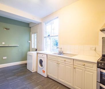 4 bedroom end of terrace house to rent - Photo 5