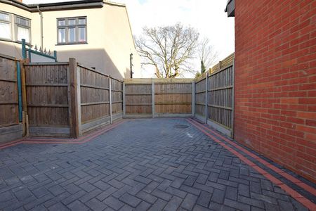 3 bedroom House To Let - Photo 4