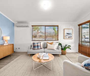 Charming Freestanding 2 Bedroom Home! - Photo 6