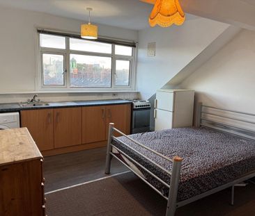 Studio Flat, Harehills Avenue, LS8 - Photo 3