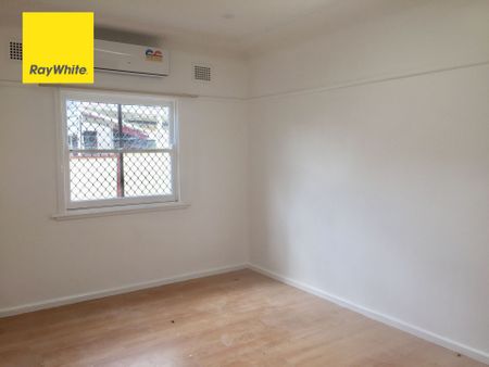 Spacious 4-Bedroom Home in a Convenient Location! - Photo 3