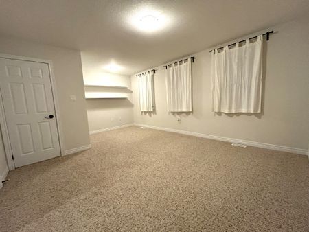 For Lease - 120 Parkinson Crescent, Orangeville, Ontario - Photo 4