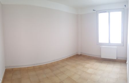 Location Appartement 3 pièces 54m² BOURGES 18000 - Photo 2
