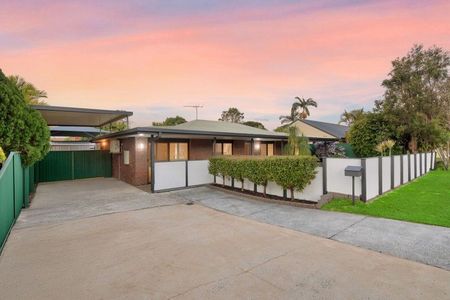 4-Bedroom Home with Huge Entertaining Deck - Photo 2