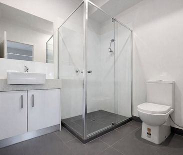 Vogue Style In Great Location! - Photo 6