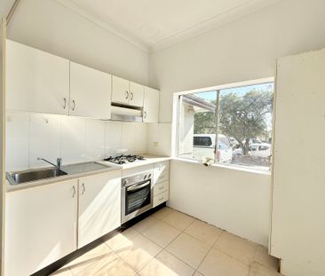 Neat 1 Bedroom Flat in Convenient Punchbowl Location - Photo 2