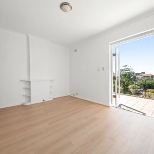 Newly Renovated Coastal Apartment in the Heart of Coogee 4/103 Carrington Road, Coogee NSW 2034 - Photo 2