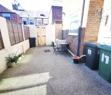 2 bedroom flat to rent - Photo 6