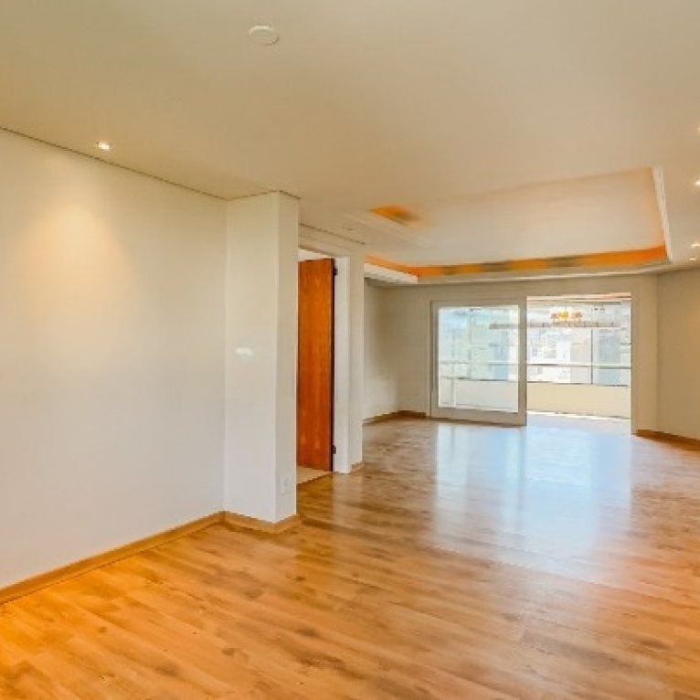 Apartamento com 2 quartos e 134m² para alugar em Auxiliadora, Porto Alegre. - Photo 1