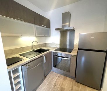 F2 MEUBLÉ + 2 PARKINGS - Photo 2