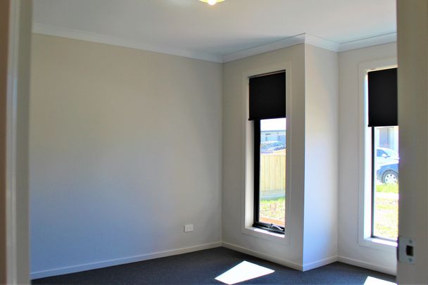 4 BEDROOM HOME IN FERNTREE RIDGE ESTATE! - Photo 1