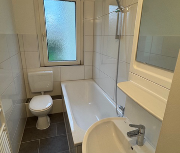 Frisch renovierte 1-Zimmer-Wohnung mit großer Küche! - Photo 1