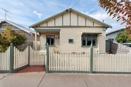 Charming and Spacious Home in the Heart of Yarraville - Photo 4