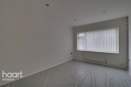 3 bedroom detached bungalow to rent - Photo 4