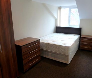 2 bedroom Flat To Let - Photo 1