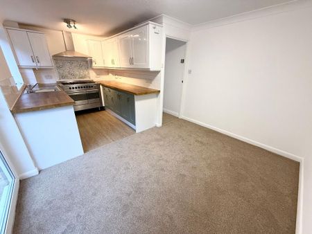 3 bedroom semi-detached house to rent - Photo 4