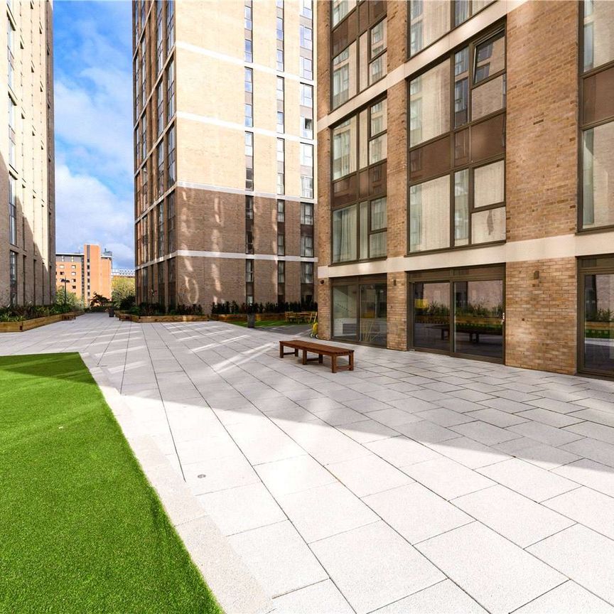 STUDIO APARTMENT | AVAILABLE NOW | LAST UNITS | PARKING AVAILABLE | PRIME LOCATION | 24-HOUR CONCIERGE | RESIDENTS GYM - Photo 1