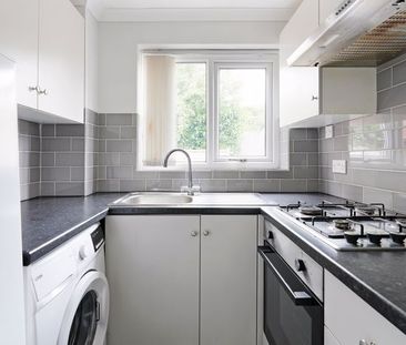 Welbury Gardens, Halfway, Sheffield - Photo 5