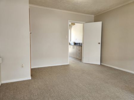 Short Term Rental Available Only - Two bedroom unit in Edgeware/St Albans - Photo 5