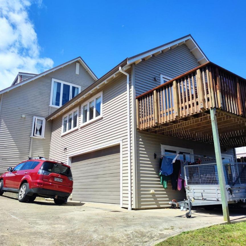 Charming 5 bedrooms at Bucklands Beach - Photo 1