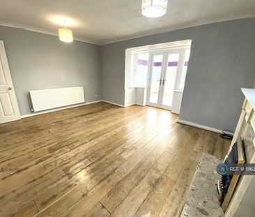 4 bedroom detached house to rent - Photo 1