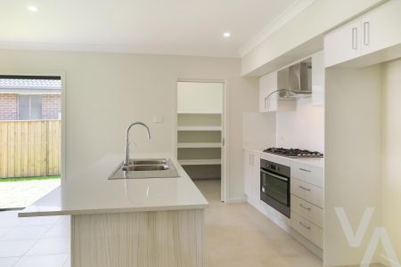 72 Sandpiper Circuit, Aberglasslyn - Photo 3