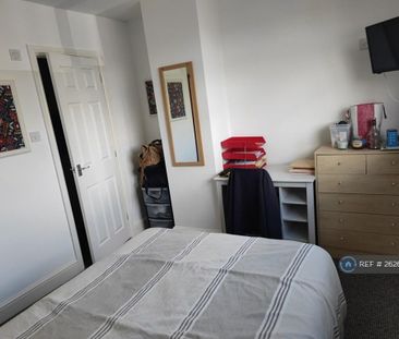 1 bedroom in a house share to rent - Photo 1