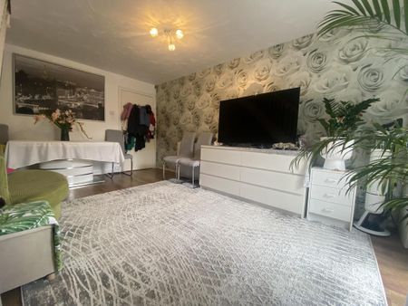 2 bedroom end of terrace house to rent - Photo 2