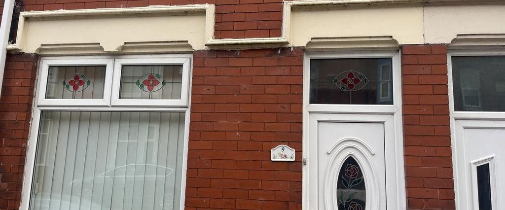 2 bedroom terraced house to rent - Photo 1